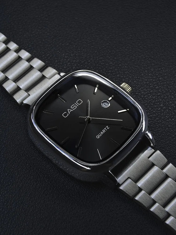 Casio RetroSquare™ – Élégance Vintage & Style Inox