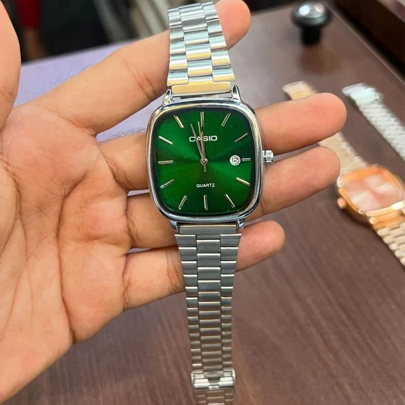 Casio RetroSquare™ – Élégance Vintage & Style Inox