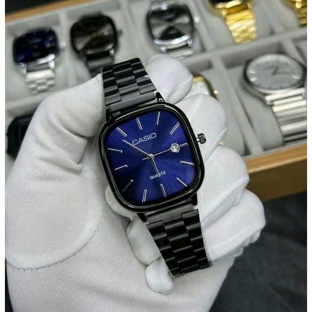 Casio RetroSquare™ – Élégance Vintage & Style Inox