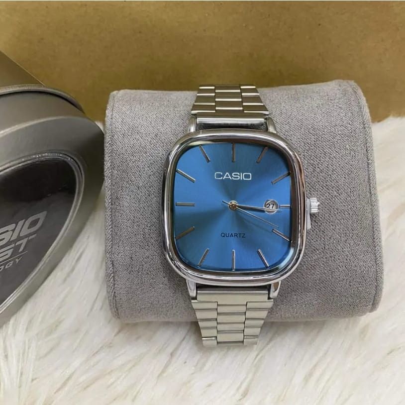 Casio RetroSquare™ – Élégance Vintage & Style Inox