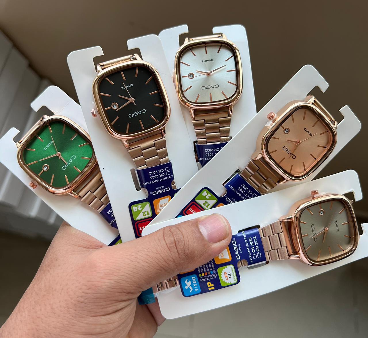 Casio RetroSquare™ – Élégance Vintage & Style Inox
